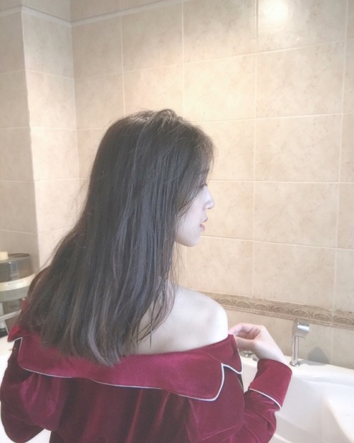 its-sakula:还是忍不住发出了这组图，把自己拍的太美了嘻嘻～ 好漂亮，舔你