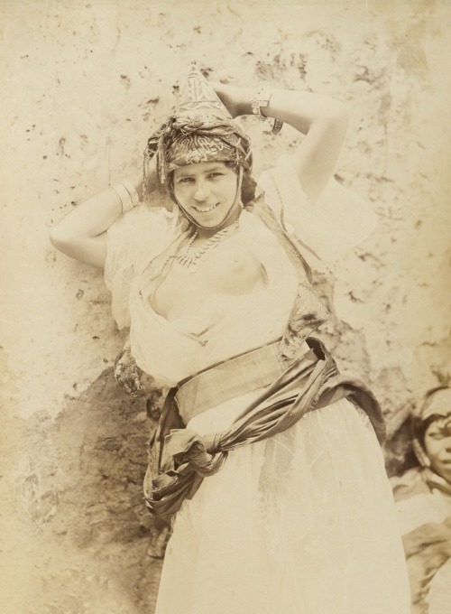 Album de voyage en Égypte, Grèce, Algérie, Turquie et Russie.Frères Neurdein.Tlemcen : Femme.