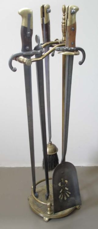 victoriansword:victoriansword:How @qsy-complains-a-lot tends her fire.Another set, made from French 