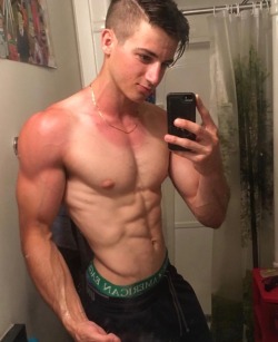 muscleworship808:  YOUNG STUD! 💪🏻