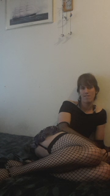 girlywolfie:  More naughty schoolgirl for you guys ;)