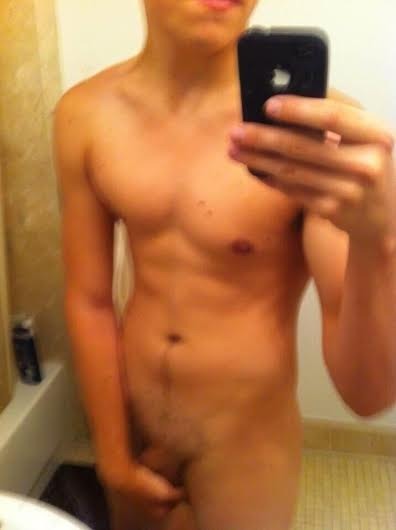 celebritynakedmale:  Dylan sprouse leaked fakes