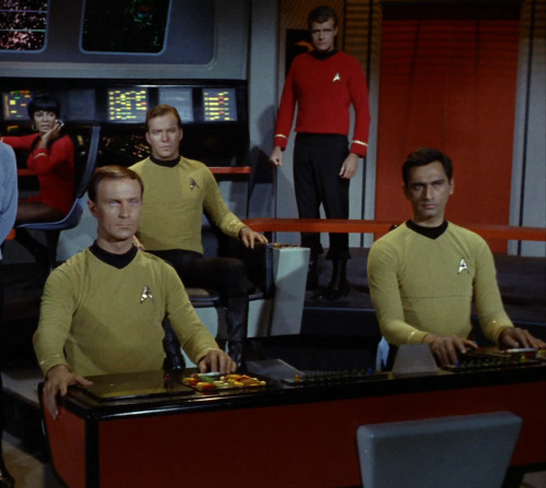 Star Trek Sulu on Bridge 1" Cloisonne Metal Pin TRK-0053 
