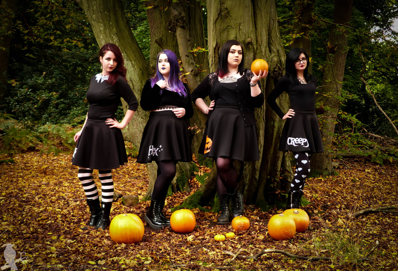 corvuscoronefashion-photography:  31 Days of Hallowe’enDay 18: Here to stay spooky!