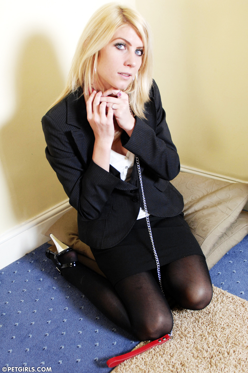 nuttenabrichter:  petdolls:  Lunch break’s over  You’ve a meeting at 2 Don’t