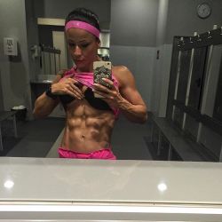 musclegirlsinmotion:  @patriciaalamo_fitness #patriciaalamo_fitness así vamos! 💥💪🏽☺️ #arnoldclassic #Arnold #abs #abdominales #strong #tabletachocolate #entrenamiento #womanfit #fitnessmodel #fitnessfigure #fitness #bodytone #bodyfitness