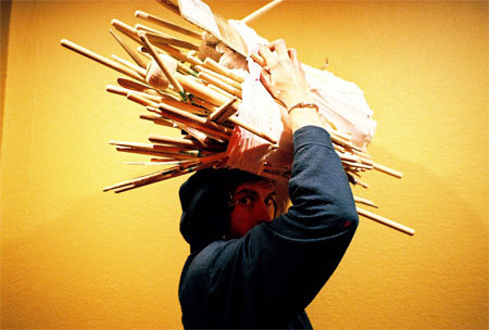 zachhillwiththings:  Zach Hill with too many drumsticks 