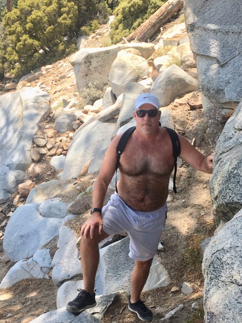 haraemon: pstraveler: Palm Springs 2018 今流行りの裸で登山だね Very nice hot wish I was on that mountain climbi