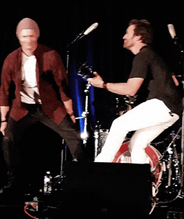 strengthcas:  So, Jensen in a beanie AND singing…? Yeah. I’m okay.. I’m fine..