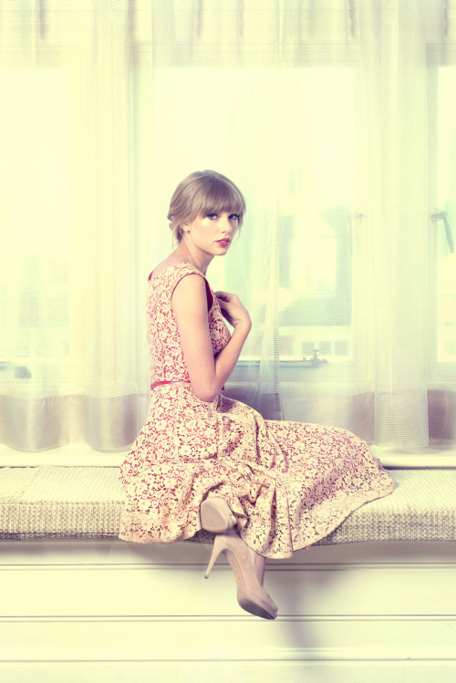 XXX ohmyswiftie:  Oh she’s so gorgeous. *o* photo