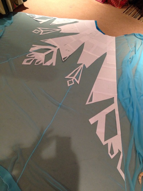 cupcakecosplay:  Finished up Elsa’s cape last night! We are so happy with the final result and can’t