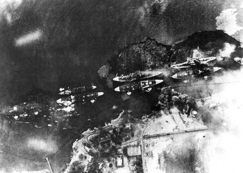 Photos from Pearl Harbour (December 7th, 1941):During the first wave of the attack.Aerial view of th
