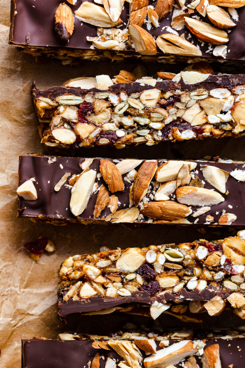 No bake granola barsNo bake granola bars are made out of a bunch of wholefood ingredients - nuts, se