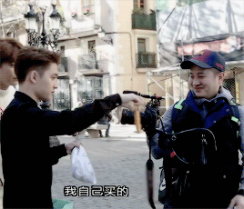 v-dyo:  as expected our manner guy do kyungsoo <3 