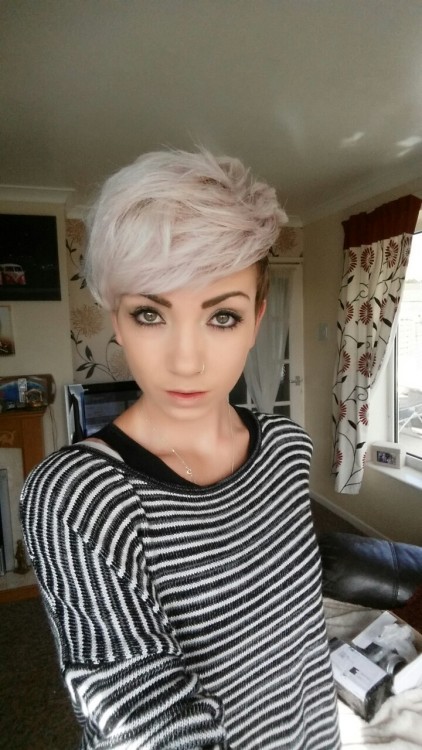 alexisandstuff:  moritzstiefeldoesntdosadness:  i-am-charlotte-sometimes:  i-am-charlotte-sometimes:  Really loving my hair lately. Lots of pixie photos!  Wahh this just hit 1k notes!?! WHY?! *Hides behind fringe*  HOLY FUCK THAT IS A FUCKING CUTE HUMAN