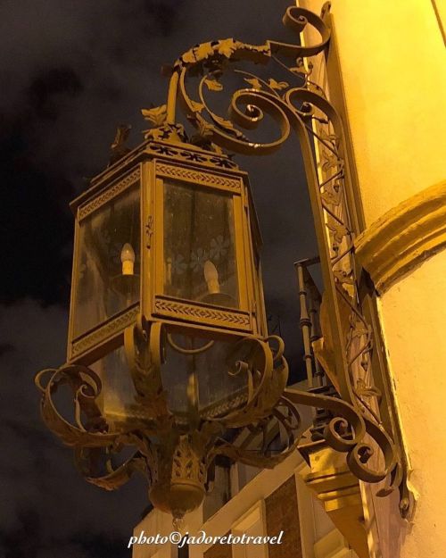 Gosh how I love Sevilla, Spain! Around every corner were special little things, such as this old lig