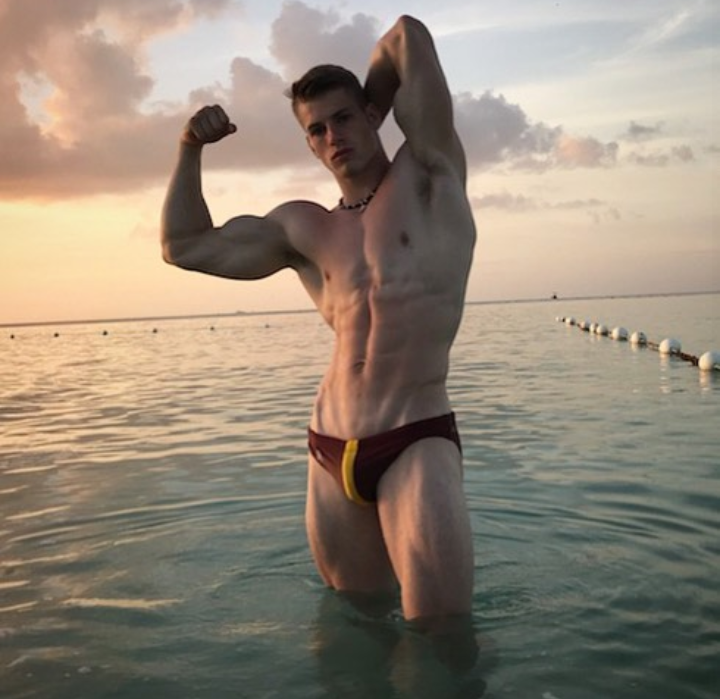 alphalosophy:Brain off. Tits out. Look hot. Serve cock. So simple even a jock boy