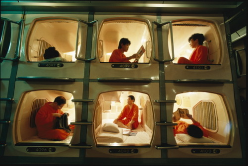 unrar:Japanese capsule hotels cater to businesspeople staying in a city for one night. Each capsule has a television, stereo, air conditioner, and an alarm clock, by Paul Chesley.