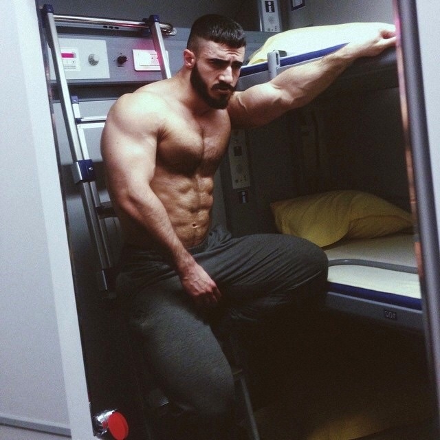 doyoulovemymen:  I let you choose your bed. I’ll take the same one.