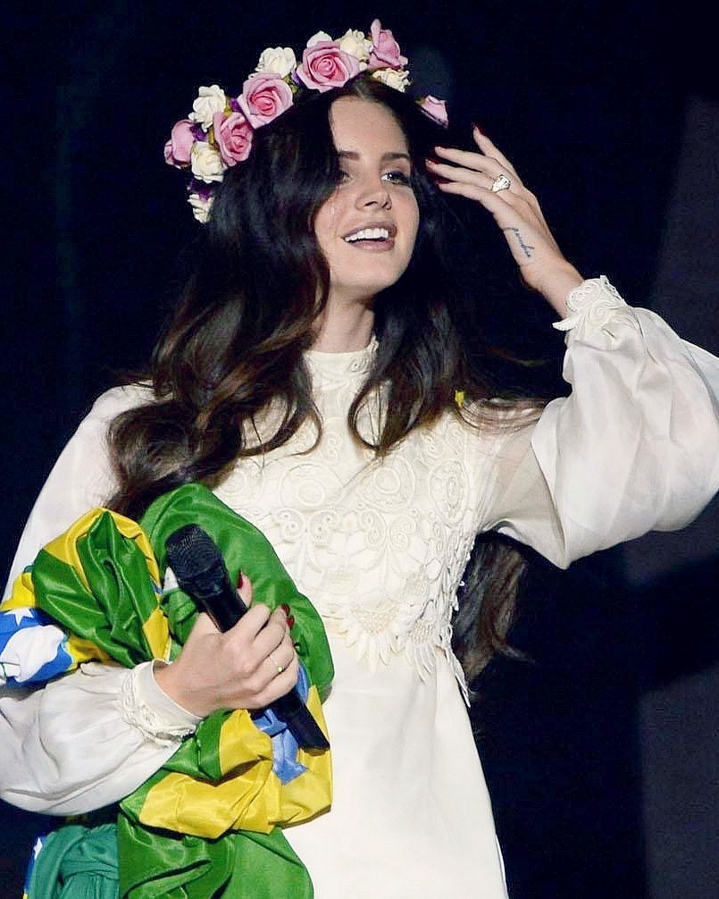 pinupgalore-lanadelrey:  Lana Del Rey performing in Sao Paulo, Brazil 