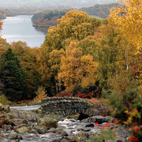 Ashness Bridge in Lake District National Park, England (by DML Pics of Life).