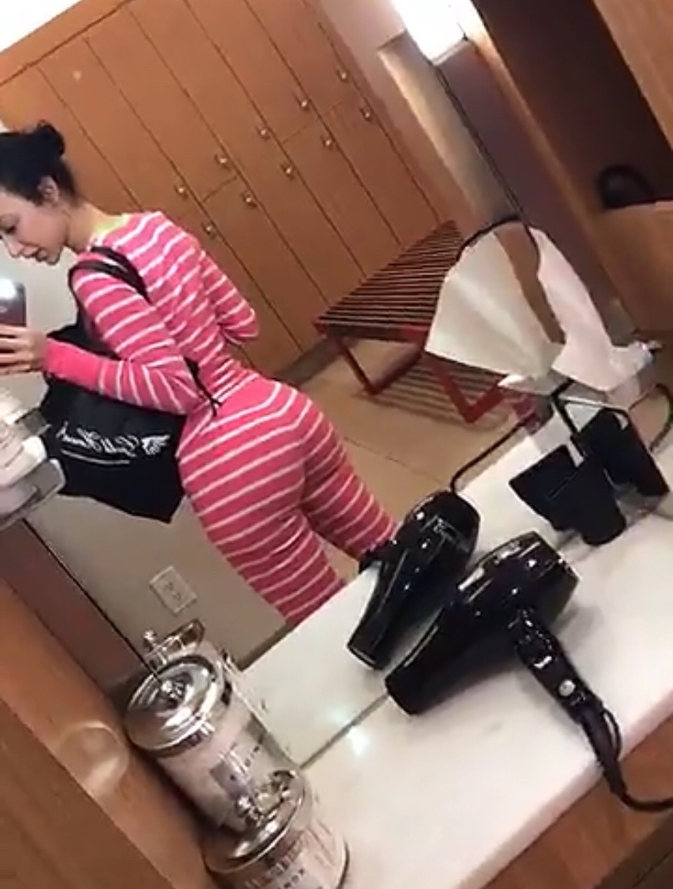 drayamichelexo:  cakes on the menu