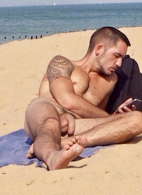 Love this guy’s cock &amp; legs. Maybe we can fuck in the water or just suck