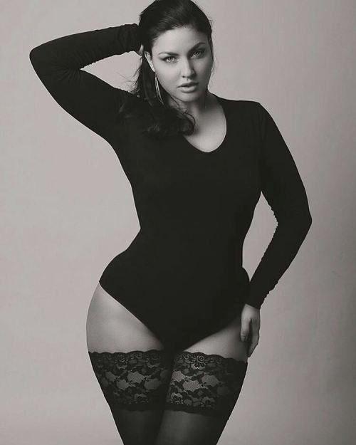 Voluptuousladies:  Hot Curvy Babes Are Looking For Partners Online!