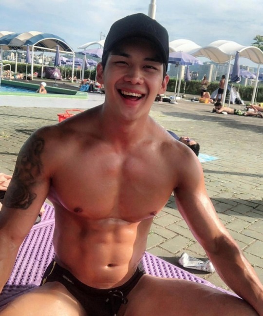 6sg:  asian-men-x: Love his chest. http://6sg,tumblr.com/archive 