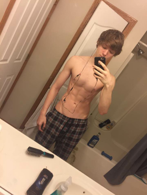 https://horniboisteenbois.tumblr.com/post/166942426583