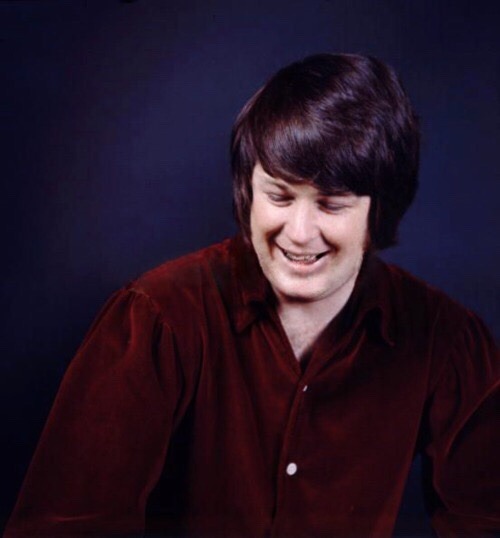 pendletones61:  //Brian Wilson + red velvet pirate shirt//   #goals