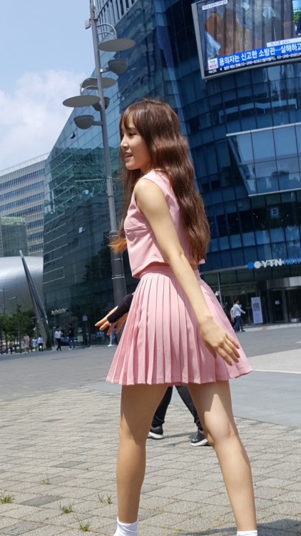 fullofsinb:  i love these pics so much, she looks so casual and beautiful 😣🌸
