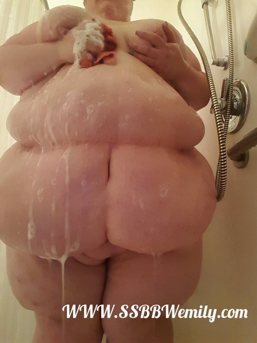 lll30: ssbbwemily: My fat body dripping with suds! #SSBBW #Chubby #SSBBWporn #SSBBWlover Follow me o