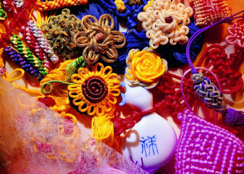 mingsonjia:Chinese knotting (TC:中國結; SC:中国结;pinyin: Zhōngguó jié) is a decorative handicraft art tha