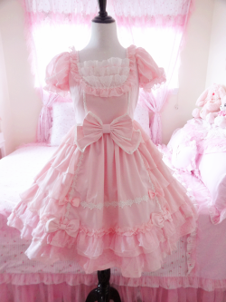 pink-lace-kitten:  princess-peachie:  bodylineneedsbetterpictures:  Bodyline L328 OP in Pink   It’s such a beautiful dress from Bodyline ^^  I want it but they don’t have my size in pink!!!! 😿 