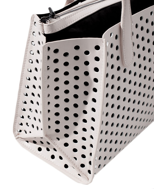 blanq-noirette:  Hollow Design Tote bag 