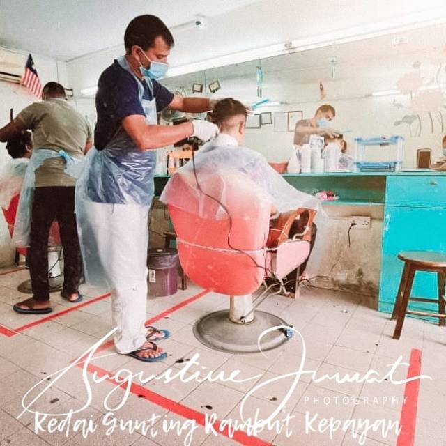 Gunting rambut menjelang PKPB di Kota Kinabalu  #barbershop #pkpb #kotakinabalu #kotakinabalu #rambutbaru #06/10/2020 (at Kepayan, Sabah, Malaysia) https://www.instagram.com/p/CGAKiqHsggv/?igshid=ne8vrv07qm2s #barbershop#pkpb#kotakinabalu#rambutbaru#06