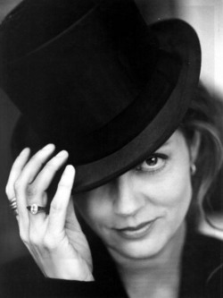 babeeface:   in her top hat , Susan Sarandon