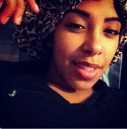 tru-lex:  Live above the influence.  Even when she’s chillin with no make up on, she still remains beautiful. Them lips and that bottom lip though smdh ; ). I wanna kiss now : /