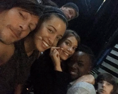 bethkinneysings:  cserratos:Who’s ready for a new episode tonight? #TWDFamily 