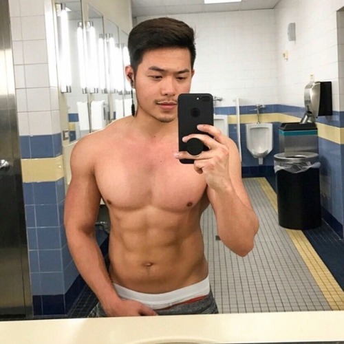 puvid: kevinkith: kevinkith: ខ្ទើយសាច់ដុំ២នាក់បងប្អូន នៅអាមេរិច ទីក្រុង ហ្វីឡាដាហ្វា  Lol