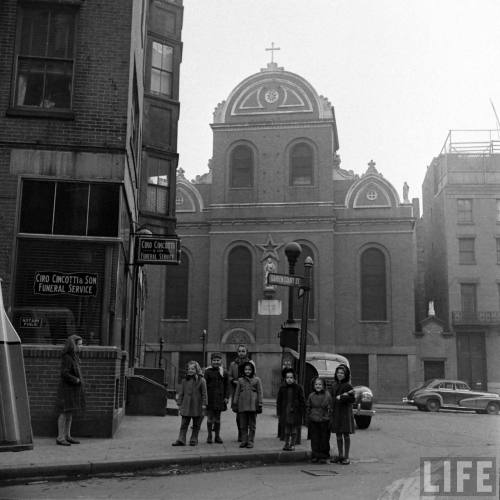 Garden Court St., Boston(Walter Sanders. 1944)