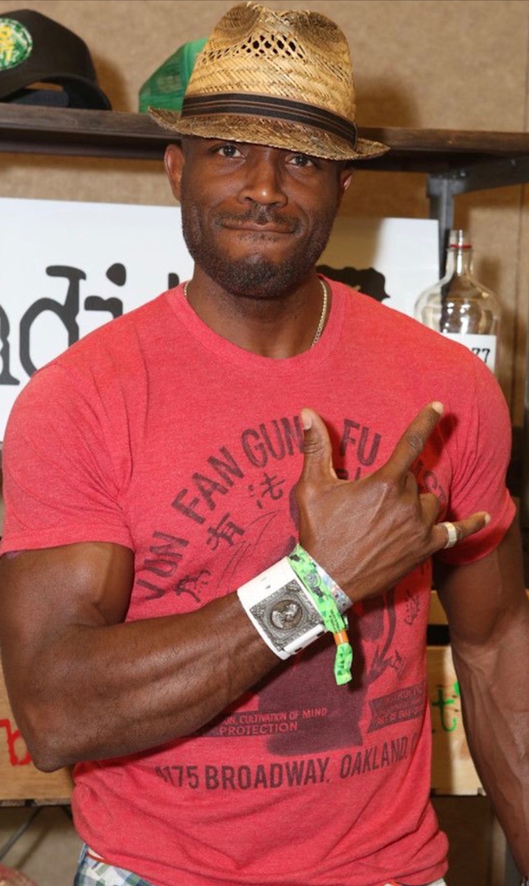 xemsays: xemsays:  49 year old daddy, BILLY BROWN star of ABC’s, “How To Get