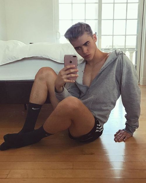 norsocklover: soxrock: Lucas Dell via Instagram Superb socked feet my friend! 