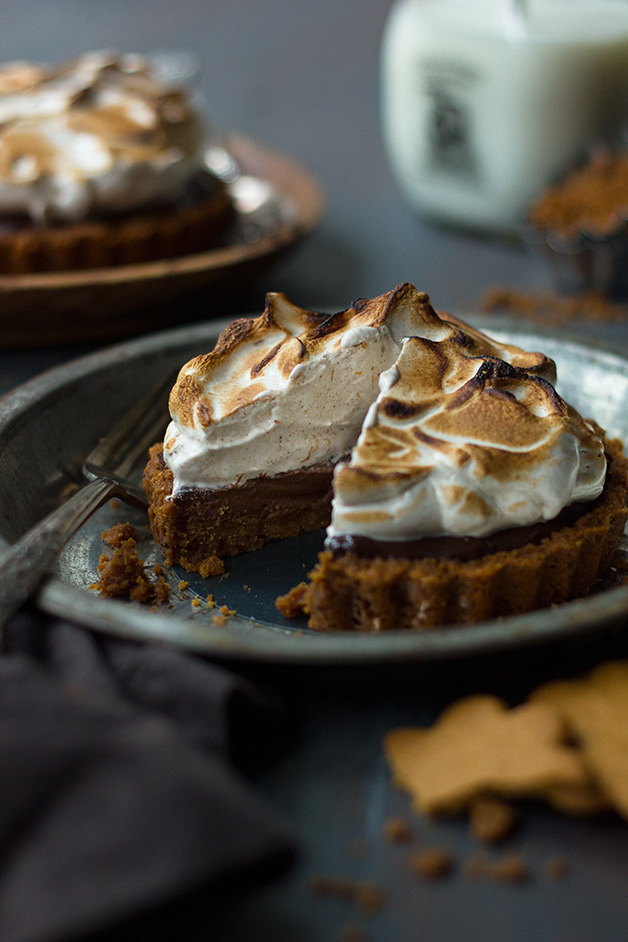 sweetoothgirl:    Boozy Chocolate Meringue Tartlets with Gingersnap Crust  