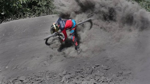 freshlabvisual: Sunny weather brings dusty trails. I’m almost struggling to keep up with the amount 