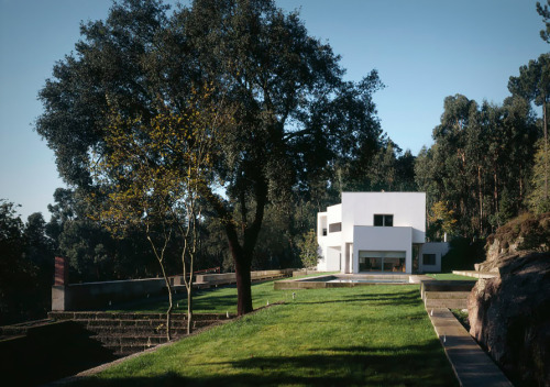 ÁLVARO SIZA VIEIRAVIEIRA DE CASTRO HOUSE, 1994Vila Nova de Famaliçao, Portugal Images © Duccio Malag