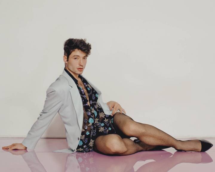 ohthentic:  davidmeetstmblr: Ezra Miller back at it again    Oh 