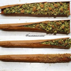 weedporndaily:  The anatomy of a twax blunt 