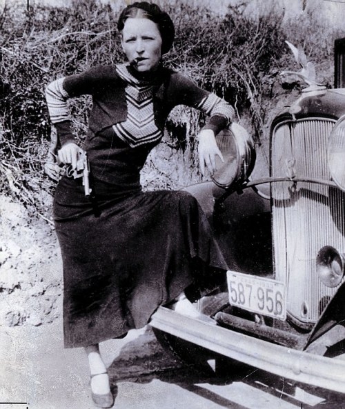 claudiamatossilva:  Bonnie & Clyde - original couple in the 30’s